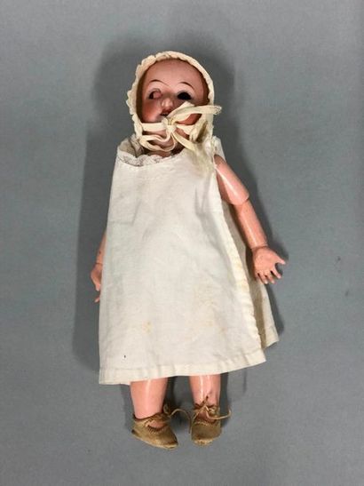 null Three various dolls with articulated body including mignonette, body in composition,...