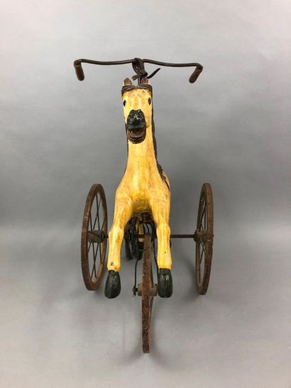 null Horse with polychrome wooden wheel

Late 20th century

Height: 61 cm - Length:...