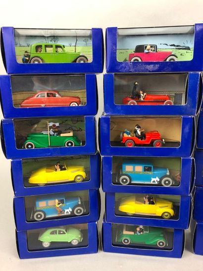 null Suite de 25 voitures miniatures série "en voiture Tintin" dont "Tintin au Congo"...