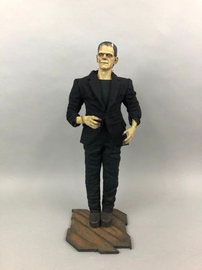 null Figurine of Frankenstein 

Sideshow Collection - Limited Edition

Numbered 77...