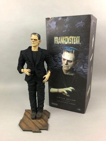 null Figurine of Frankenstein 

Sideshow Collection - Limited Edition

Numbered 77...
