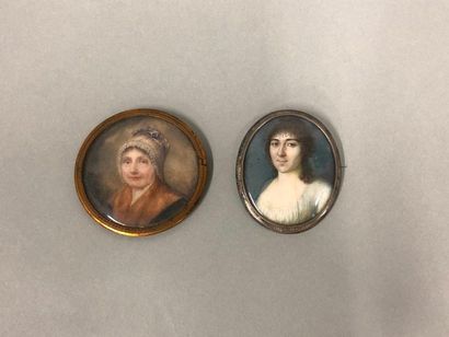 null Ecole du XIXème siècle.

Lot de 2 miniatures représentant des portraits de femme.

L'une...