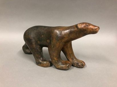 null CHENET Pierre, 20th century,

Young polar bear, bronze with green and ochre...