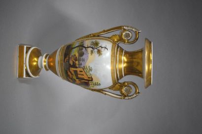 null Paris XIXe 

Vase en porcelaine de forme Médicis à décor d'un grognard prêtant...