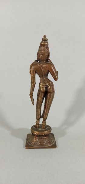 null INDE, XXème siècle 

Statuette en alliage de bronze représentant Uma.

Elle...