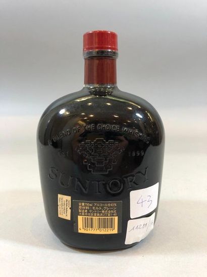 null 1 bouteille WHISKY Suntory Old (vieille bouteille).

