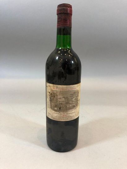null 1 bouteille de CHATEAU LAFITE-ROTHSCHILD, 1° cru Pauillac 1975

(es, ela, M...