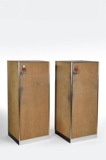 null FALESCHINI Guido (XX)

Pair of wardrobes, suede, chrome and leather wardrobes...