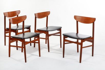 null TRAVAIL DANOIS

Suite de 4 chaises Teck et Vinyle, circa 1960

Haut. 77 cm -...