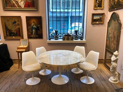 null Eero SAARINEN (1910-1961) KNOLL INTERNATIONAL
Table avec plateau en marbre blanc
H....