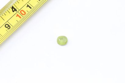 null Saphir vert ovale sur papier

Poids : 2.02 cts. 