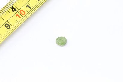 null Saphir vert ovale sur papier

Poids : 1.90 ct. 