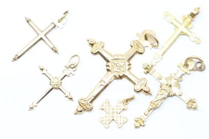 null Lot de cinq pendentifs croix en or jaune 18k (750) 

Poids : 27.84 g. 

On y...