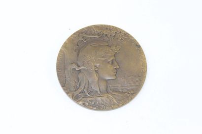 null Médaille en bronze d'ap. Chapelain

Avers : EXPOSITION UNIVERSELLE INTERNATIONALE...