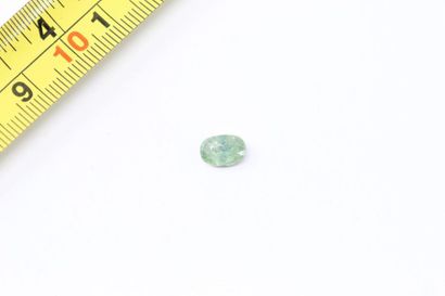 null Saphir vert-bleu ovale sur papier

Poids : 1.90 cts. 