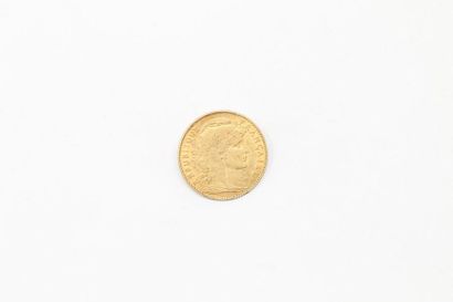 null Yellow gold coin of 10 Francs au coq (1900)

Weight: 3.22 g. 