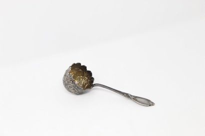 null ROUSSEL passe-thé en argent (Minerve) au décor Rocailles la spatule chiffrée...