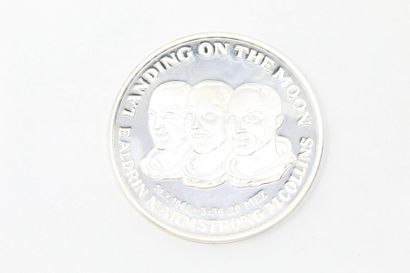 null Pièce commémorative de la mission Apollo11 en argent (999)

Avers : Landing...