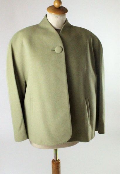 null  R D'INFINITIF
Veste blazer en cachemire (wool blended) vert amande, col ouvert,...