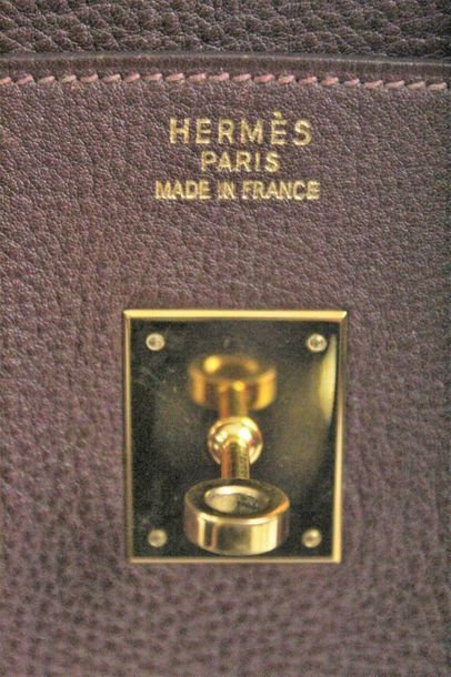 HERMES HERMES 

Sac à main "Birkin" 35, en cuir togo de couleur marron Havane. 

Fermeture...