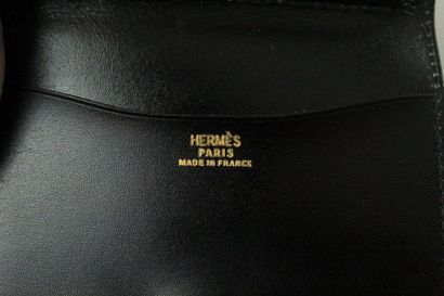 HERMES HERMES 

Porte carnet en cuir noir. 

Signé HERMES PARIS. 

(Mqs)

Dim. :...
