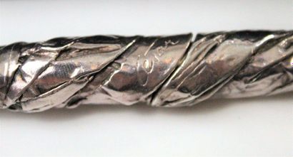 CÉSAR CESAR "Sculpture stylo plume"

Stylo plume en étain argenté et plume plaquée...
