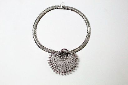 null Necklace in 18k (750) white gold with an openwork mesh decorated with a pendant...