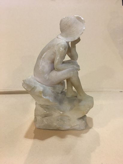 null Bather sitting on a white marble rock, unsigned. 

Ht.: 22 cm. Small accidents...