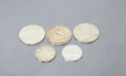 null Five silver coins: three 50 F Hercules coins (1975 - 1976 -1978) and two 100...