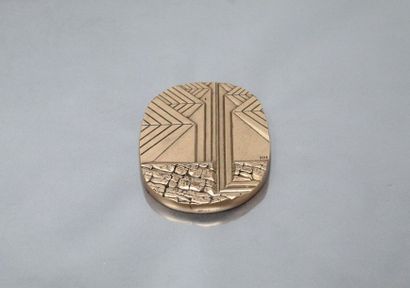 null Bronze oval table medal, sd. RM

Reverse: ETDE; engraved

Height: 8.10 cm
