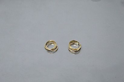 null Set of two 18k (750) three gold wedding rings. 

Finger size: 50 & 55 - Weight:...