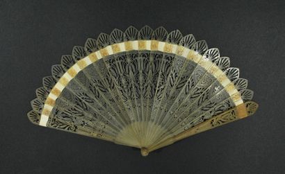 null Two fans, circa 1820

*One of the broken type in blond horn finely cut of flowers...