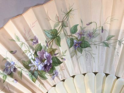 null Lily-of-the-valley, forget-me-nots and violets, circa 1900

Two fans

*One,...
