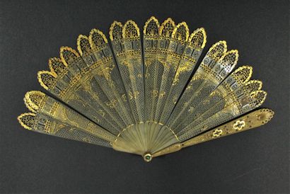 null Two fans, 19th century

The broken horn type.

*One, in blond horn finely cut...