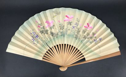 null Two ornamental fans, early 20th century

The wallpaper sheets. Wooden frames....