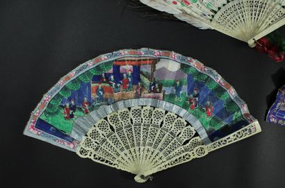 null 
Three fans, China, 19th century





*Double, double wallpaper leaves of palace...