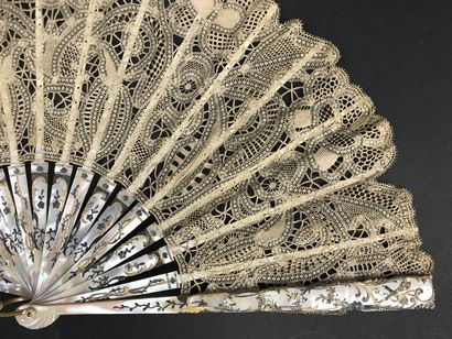 null Mother-of-pearl and lace, 19th century

Folded fan, lace sheet with mechanical...
