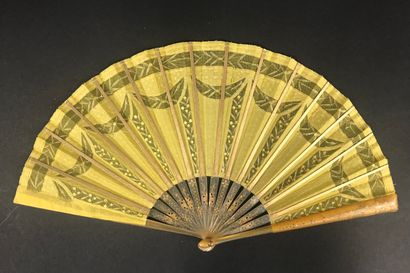 null Empire Spirit, circa 1900

Small fan, the leaf in yellow silk and tulle embroidered...