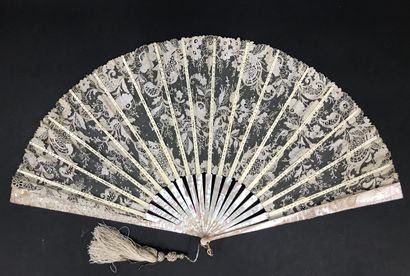 null Profusion of flowers, circa 1890

Large folded fan, needle lace leaf with flower...