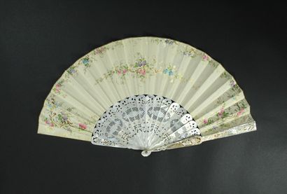 null Long live the bride! circa 1850-1860

Folded fan, the gouache wallpaper sheet...