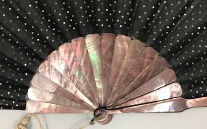 null Black mother-of-pearl, circa 1880-1890

Folded fan, black sheet embroidered...