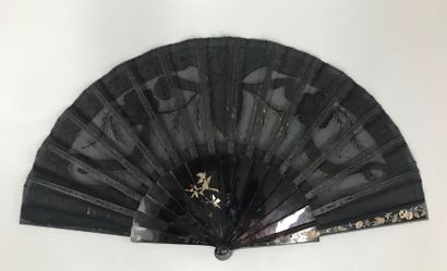 null Garlands of sequins, circa 1880-1900

Folded fan, the black tulle and silk leaf...