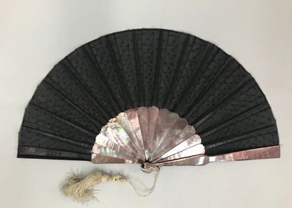 null Black mother-of-pearl, circa 1880-1890

Folded fan, black sheet embroidered...
