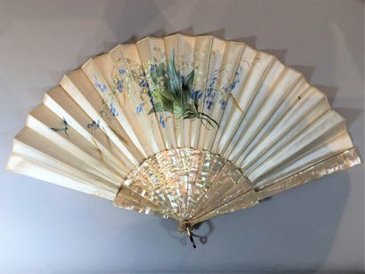 null Lily-of-the-valley, forget-me-nots and violets, circa 1900

Two fans

*One,...