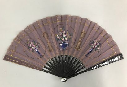 null Demoiselles au jardin, circa 1900-1920

Folded fan, the sheet in skin, mounted...