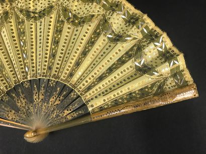 null Empire Spirit, circa 1900

Small fan, the leaf in yellow silk and tulle embroidered...
