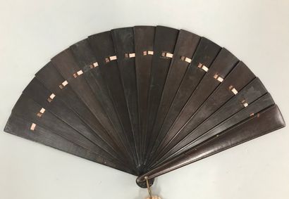 null Outdoor fan, circa 1880

Brown leather fan, for outdoor or hunting use, with...