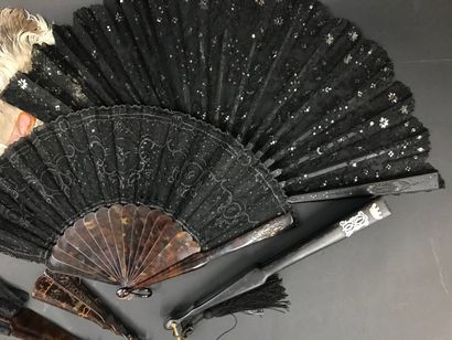 null Set of four fans, late 19th century

Including a fan made of ostrich feathers...