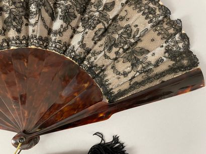 null Bouquet, circa 1880

Folded fan, the leaf in black bobbin lace, decorated with...
