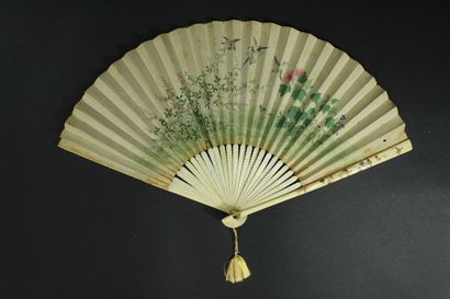  Costumes traditionnels, Japon, XIXe siècle 
Éventail plié, la feuille double en...